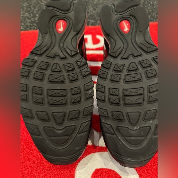 Supreme x Air Max 98 ‘Black’ - Picture 10 of 16